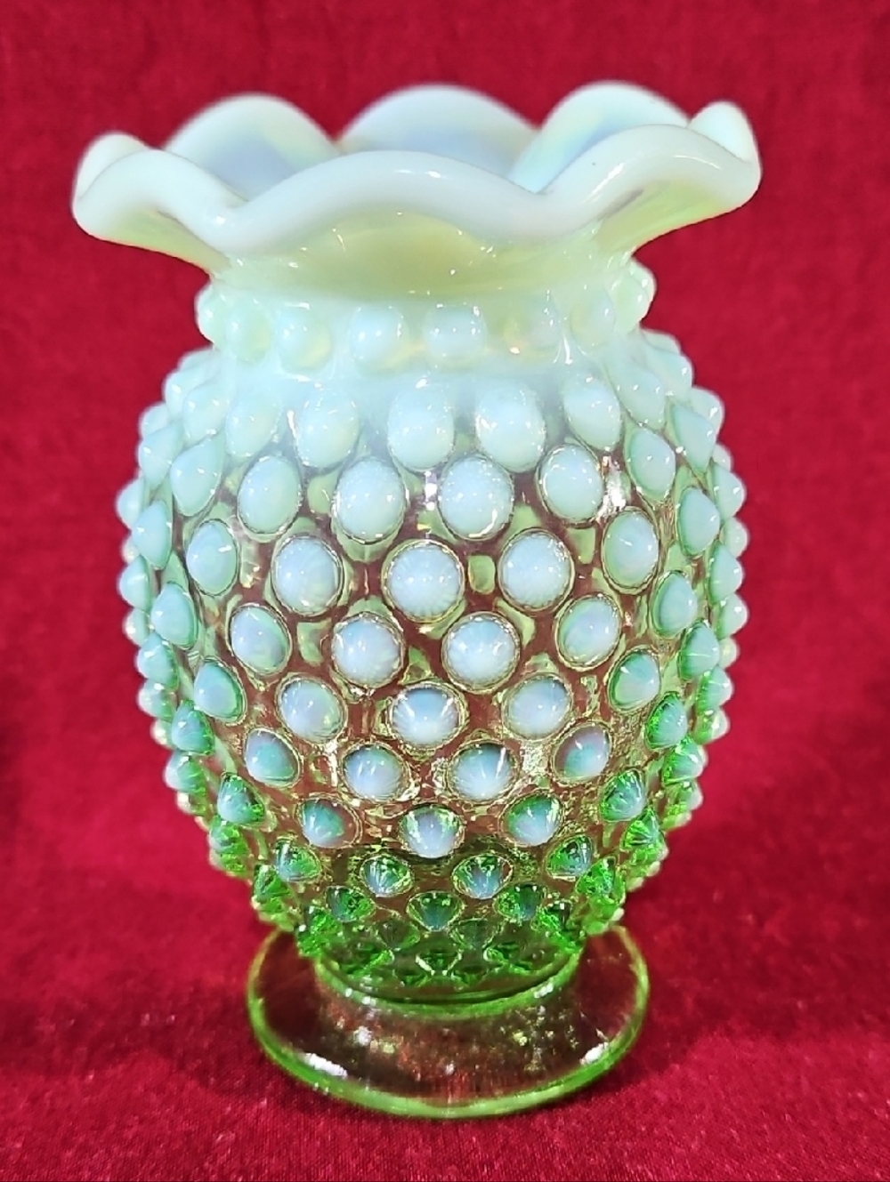 Beautiful Fenton Uranium Green Opalescent Hobnail Glass Bud Vase